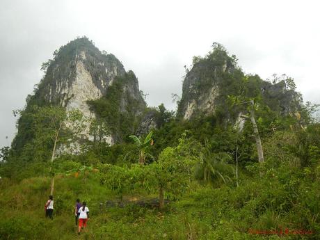 Puting Bato Limestone Monolith