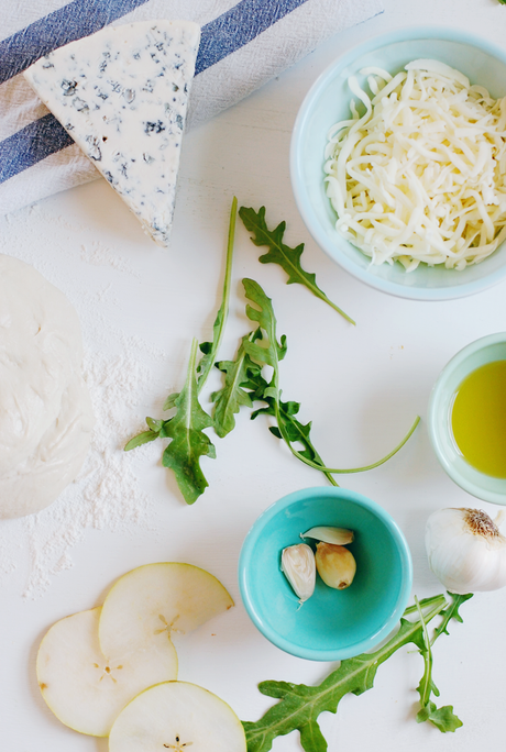 Pear Gorgonzola Pizza With Arugula