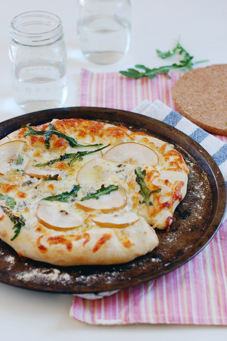 Pear Gorgonzola Pizza With Arugula