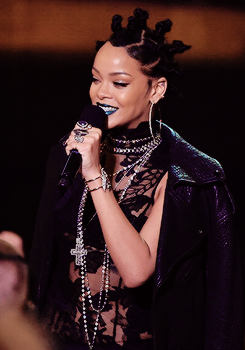 Rihanna Named Artist Of The Year AT iHeartRadio Awards & Pictures