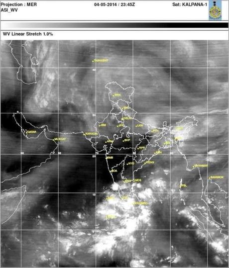 rains bring cheer to Chennaiites ............... it is raining now !