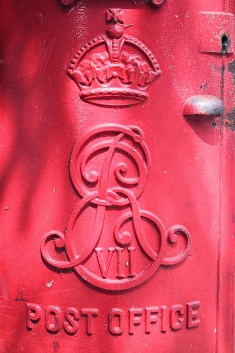 In & Around London: A Post Box From Each 20th Century Monarch