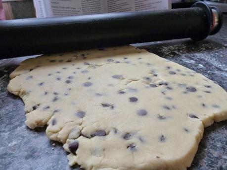 Review and Recipe - Heston Blumental Adjustable Rolling Pin bakes Chocolate Chip Shortbread