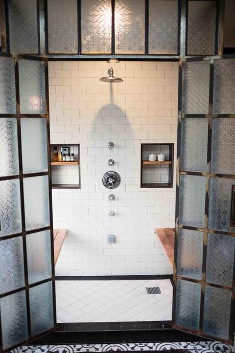 A modern 'retro' bathroom