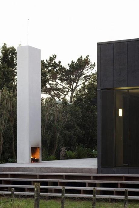 outdoor-fireplace-fearon-hay-architects