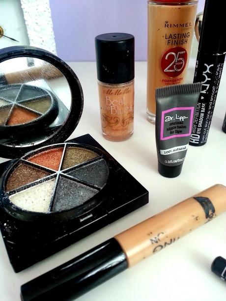 What's in my travel make-up bag?