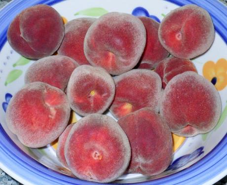 Aren't they beautiful?  They're a little small, only about 1 - 1 1/2 inches, but they taste good: juicy and sweet!