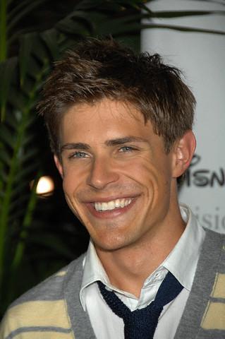 chris lowell