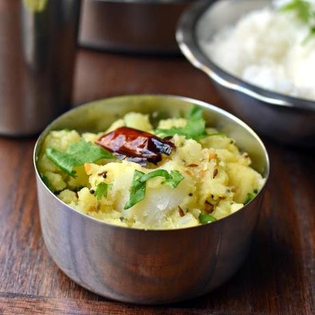 Mashed Potato Poriyal (Urulaikizhangu Podimas/ Mashed Potato Curry)