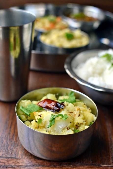 Mashed Potato Poriyal (Urulaikizhangu Podimas/ Mashed Potato Curry)