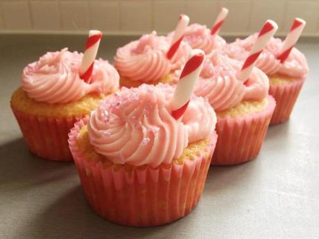 pink lemonade cupcakes using sugar and crumbs flavoured icing sugar easy recipe edible straws and fizzy sprinkles