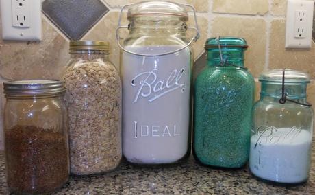 I found some of these Mason jars on Goodwill's auction website, and I just LOVE them!
