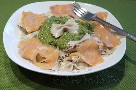 A fresh avocado pesto with spelt farfalle & smoked salmon!