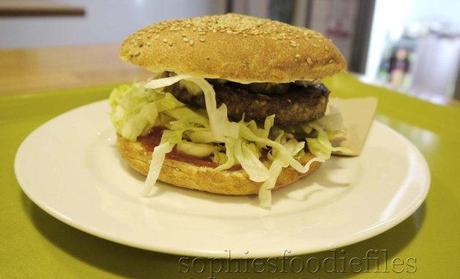 A Superb juicy vegan & organic soy burger for only 6€! 