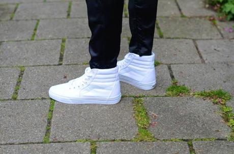 vans sk8 hi top white canvas trainers