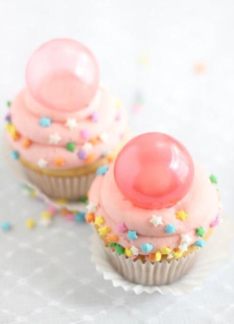 Make It: Bubble Gum Frosted Cupcakes with Gelatin Bubbles - Paperblog