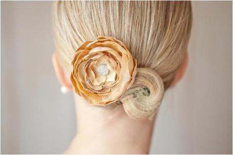 Flower in short wedding hairstyle