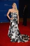 jessica-simpson-100th-annual-white-house-correspondents-association-dinner-carolina-herrera-gown