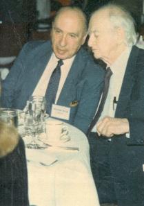 Abram Hoffer and Linus Pauling at the symposium, 