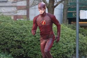 the-flash-grant-gustin-set-photos-1