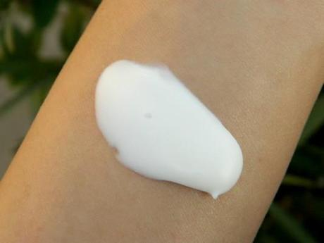 Aroma Magic Carrot Sunscreen Lotion SPF 15 Swatches