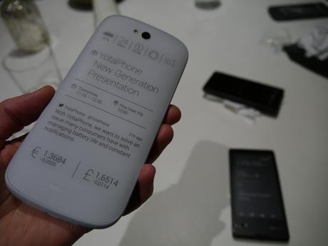 YotaPhone 2