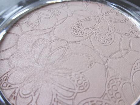 Essence Bloom Me Up Shimmer Powder - why you should buy it if you see it!