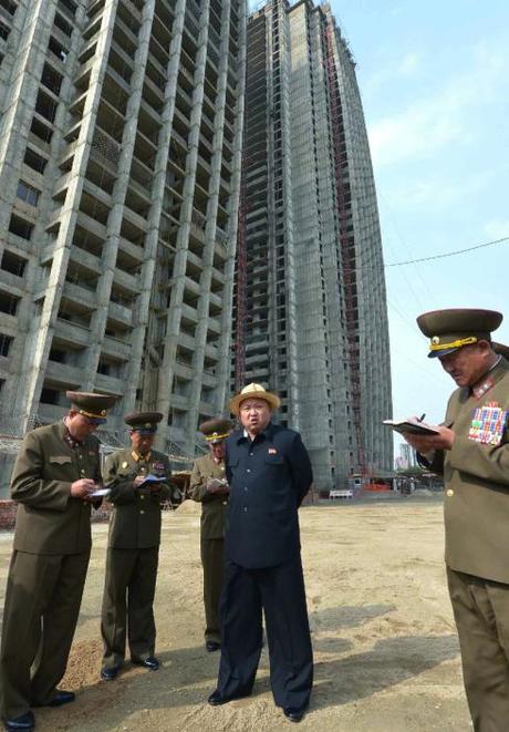 Kim Jong Un gives instructions at the construction site of apartment buildings for the faculty of Kim Ch'aek University of Technology (Photo: Rodong Sinmun).