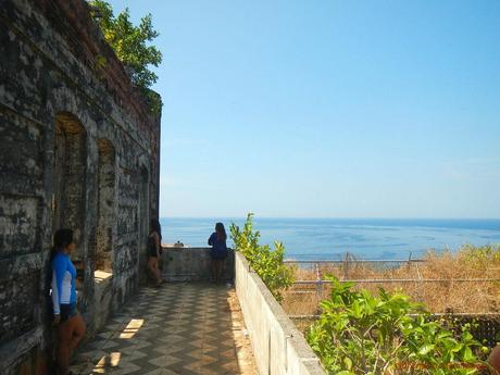 Island Hopping in Capones Island and Annawangin Cove in Zambales