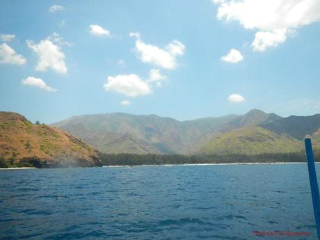 Island Hopping in Capones Island and Annawangin Cove in Zambales