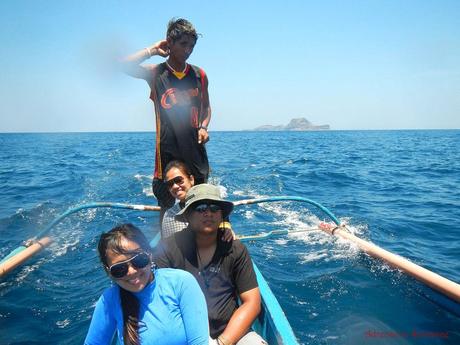 Island Hopping in Capones Island and Annawangin Cove in Zambales