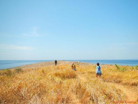 Island Hopping in Capones Island and Annawangin Cove in Zambales