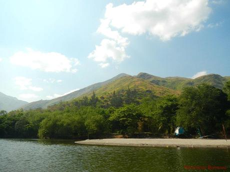 Island Hopping in Capones Island and Annawangin Cove in Zambales