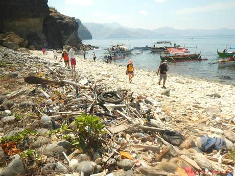 Island Hopping in Capones Island and Annawangin Cove in Zambales