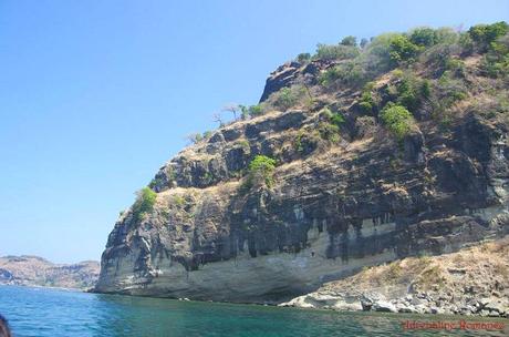 Island Hopping in Capones Island and Annawangin Cove in Zambales