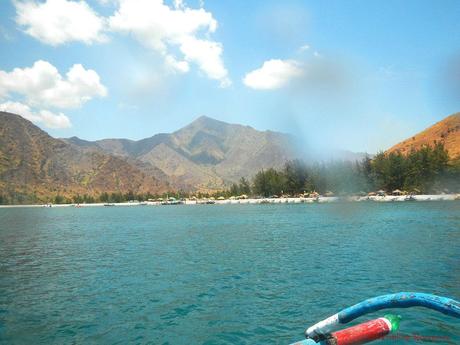 Island Hopping in Capones Island and Annawangin Cove in Zambales