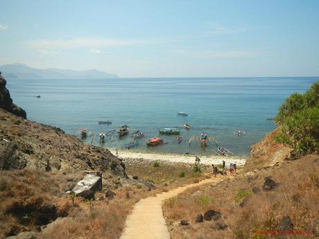 Island Hopping in Capones Island and Annawangin Cove in Zambales