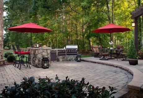 Traditional Patio by Matthews Pools & Spas Overstream Inc