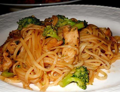 Tasty Tuesday Link up- Thai Fried Noodles With Pork