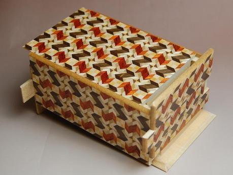 Yosengi woodwork to create Japanese Secret Trick Puzzle Box called Himitsu Bako : 