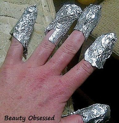 REALLY EASY TRICK TO REMOVING GLITTER POLISH THAT WORKS!!