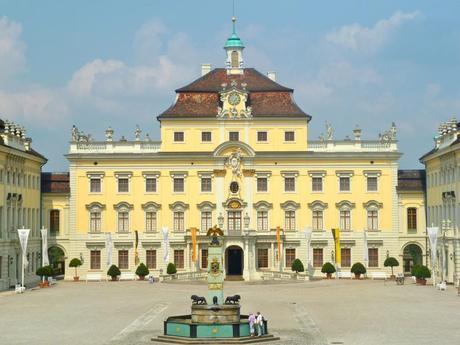 schloss ludwigsburg courtyard