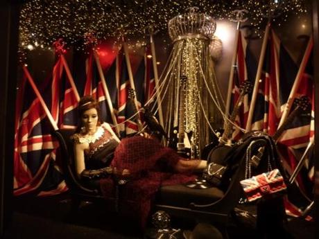 Chanel UK. This British themed display by Karl lagerfeld for Printemps, is so life-like that no one could walk past without stopping for a good look at the mannequins face! 