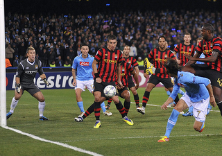 Cavani Double Lifts Napoli Above Manchester City