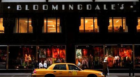 christmas-shopping-in-new-york-bloomingdales