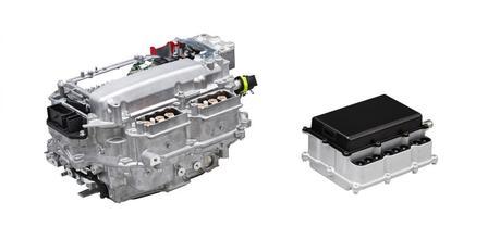 Left: PCU with silicon power semiconductors (current production model). Right: PCU with SiC power semiconductors (future Toyota's target)