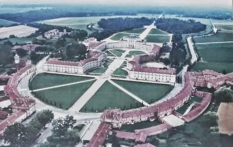 Overview of the Palazzina di caccia of Stupinigi and its extensive grounds.  Located 10km SW of  Turin.