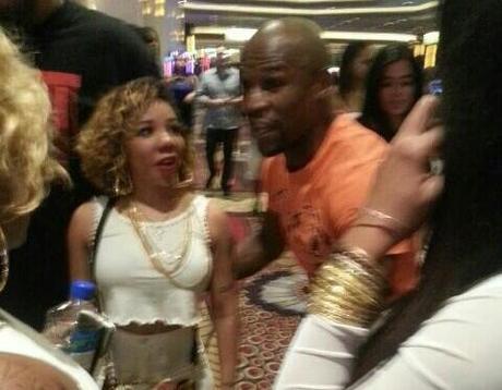 Video: TI & Floyd Mayweather Get Into a Fight, Over Tiny!? Video: TI & Floyd Mayweather Get Into a Fight, Over Tiny!?
