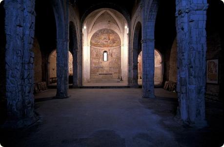 The church of Santa Maria di Ronzano is an interesting example of the propagation of architectural models in Abruzzo.