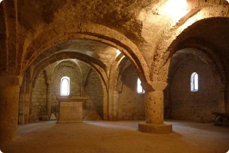 The church of Santa Maria di Ronzano is an interesting example of the propagation of architectural models in Abruzzo.